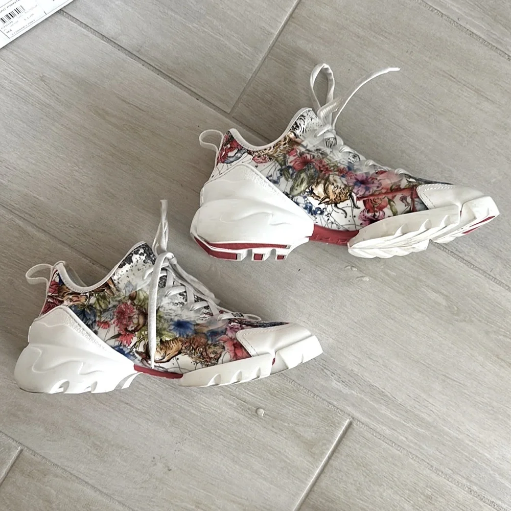 Dior D connect sneaker 9.5 with box zodiac print